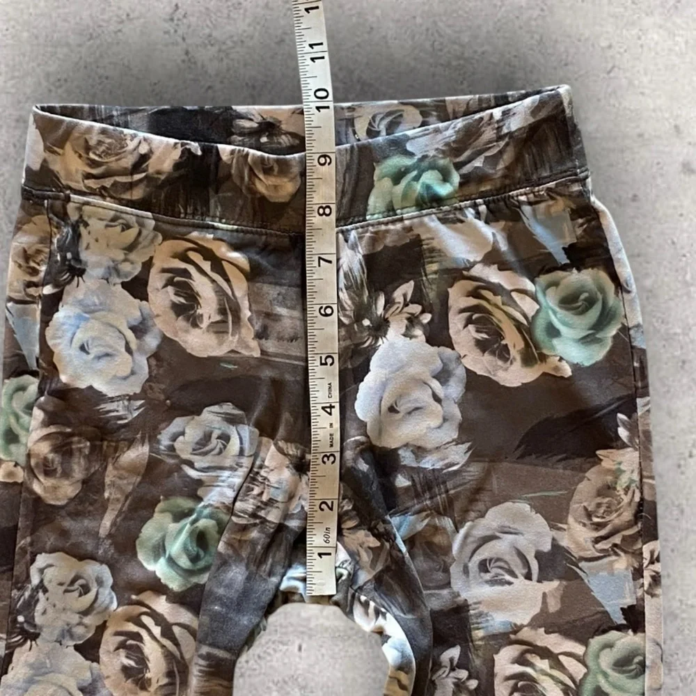Justice Girls Gray & Blue Roses Size 10. Comfortable